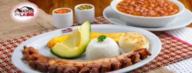 La imagen 1 de la Empresa ASADOS LA 80 Servicio de entrega de comestibles a domicilio en Medellín ANT