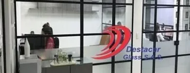 La imagen 1 de la Empresa DESTACAR VIDRIOS Y ALUMINIOS Servicio de polarización de ventanas en Barranquilla ATL