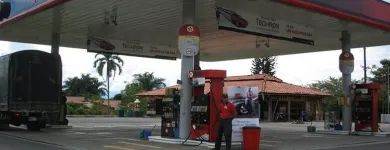 La imagen 3 de la Empresa ESTACIÓN DE SERVICIOS LA TRACTOMULA Tienda de repuestos para automóviles en Pereira RIS