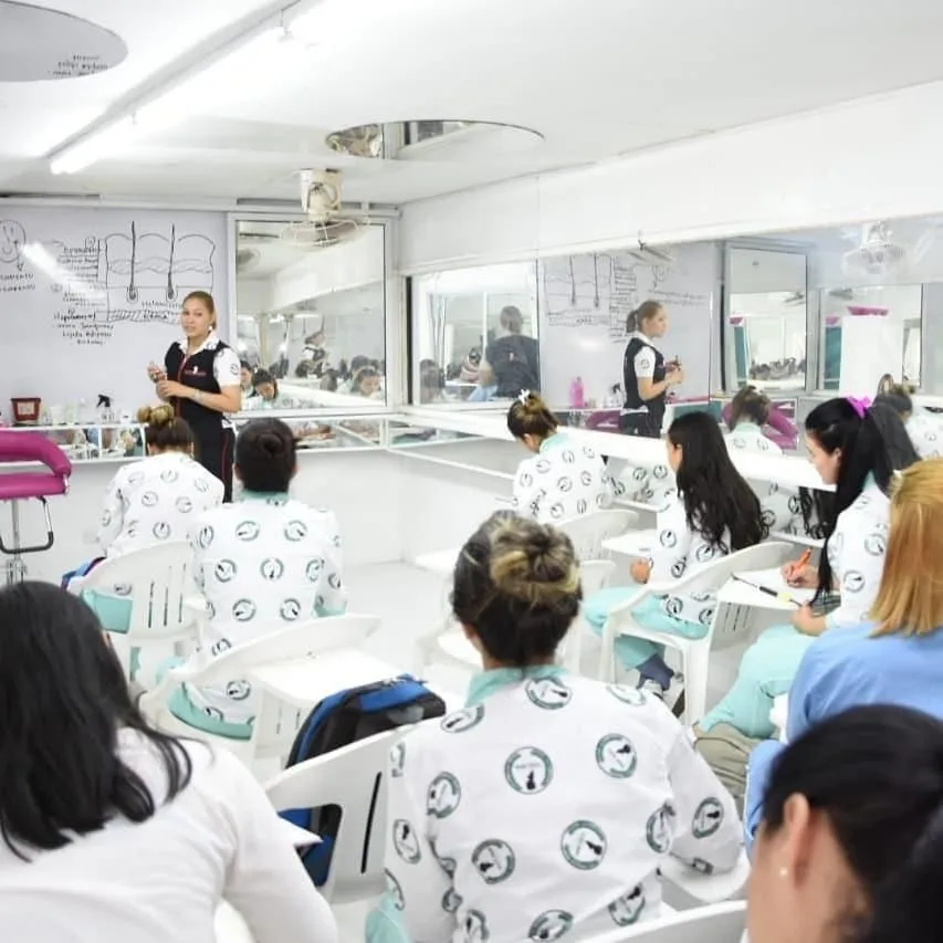 La imagen 1 de la Empresa ACADEMIA DE BELLEZA TOSCANA